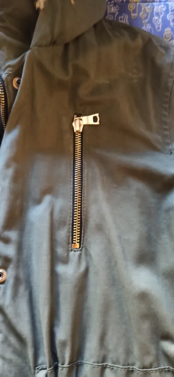 Parka verde militar con capucha