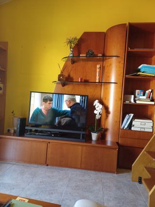 Mueble salón madera y cristal