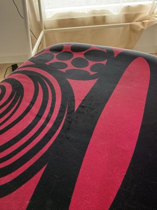 Silla rosa y negra para escritorio