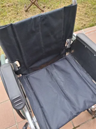 Silla de ruedas económica plegable