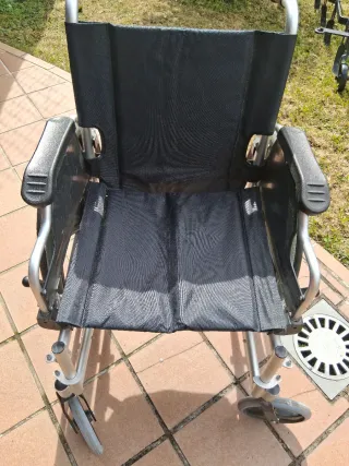 Silla de ruedas económica plegable