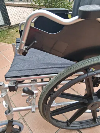 Silla de ruedas económica plegable