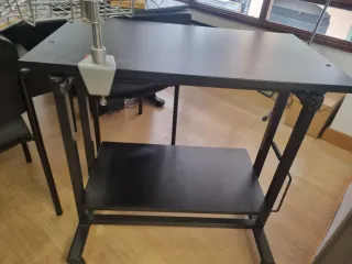 Mesa auxiliar informática negra