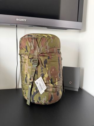 Saco de dormir boscoso pixelado