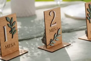 Segnaposto da tavolo in legno rustico