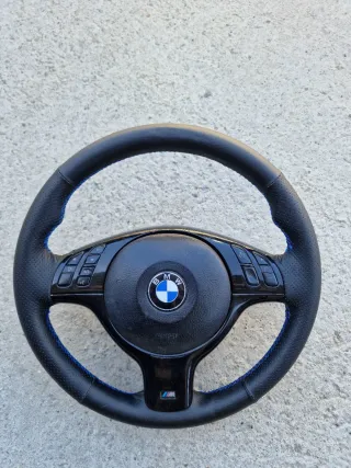 Volante M3 E46 BMW con costuras azules