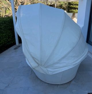 Sofá cama exterior con toldo