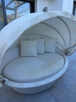 Sofá cama exterior con toldo