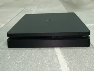 PS4 Slim 1TB + 2 Mandos + 3 Juegos