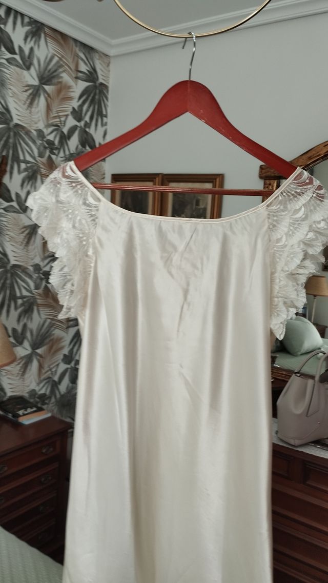 Bata y camisón de raso El Corte Inglés Talla M, si