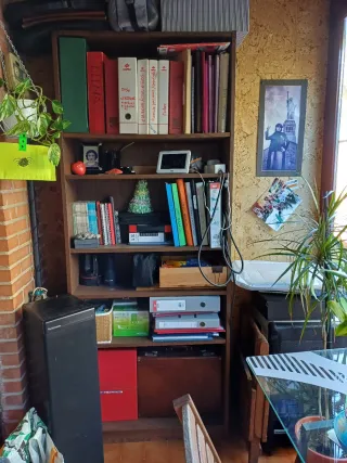 Estantería de madera