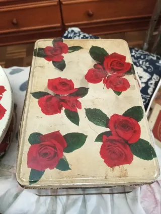 Scatole decorative in metallo con rose