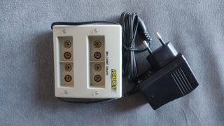 Cargador Baterías 9V MH-C490F Stealth