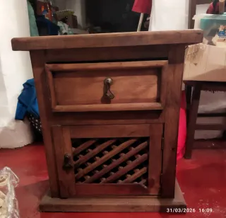 Mesita de noche rústica de madera