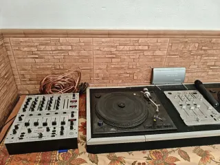 Equipo DJ: Mesa Mezclas y Tocadiscos