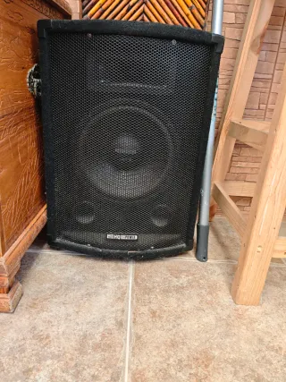 Equipo DJ: Mesa Mezclas y Tocadiscos