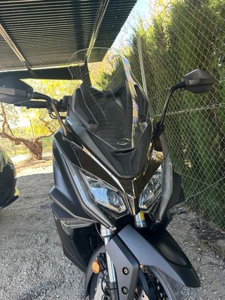 Kymco Ak 550 Maxi Scooter Negra