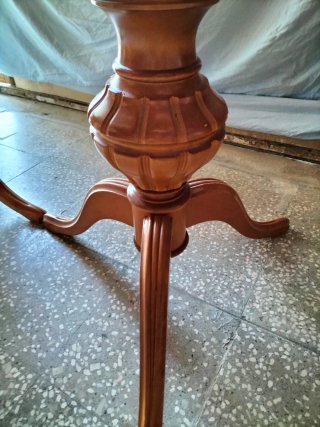 Mesa de comedor de madera