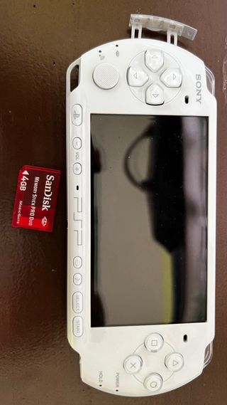 Sony PSP 3004 Blanca + 3 Juegos