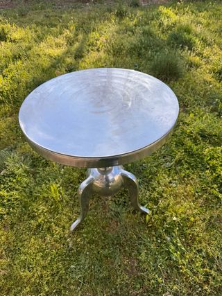 Mesa auxiliar redonda de metal