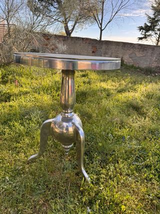 Mesa auxiliar redonda de metal