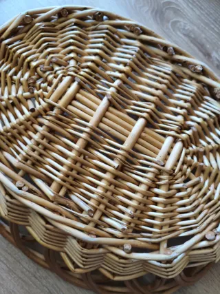 Cesta de mimbre decorativa