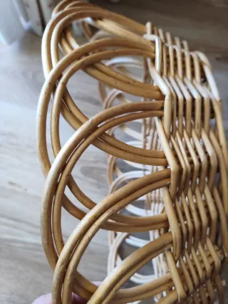 Cesta de mimbre decorativa
