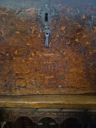 Bargueño de nogal con incrustaciones de boj