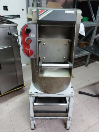 Peladora de patatas de 25 kg marca SAMMAI