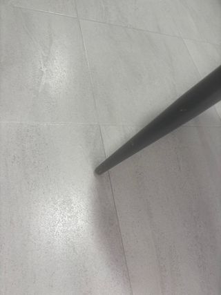 Sillas de terciopelo con patas de color gris