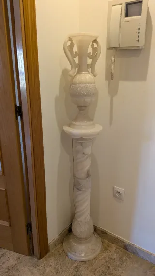 Columna de alabastro con luz