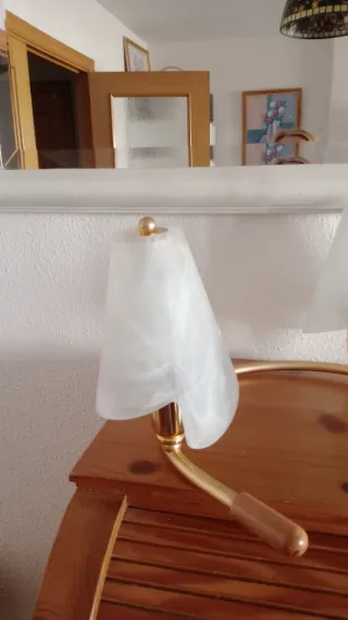 Lámpara de techo dorada y multicolor