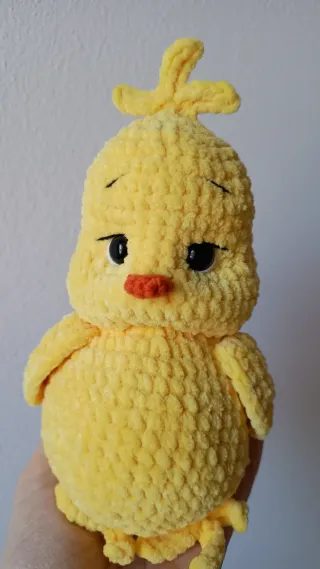 Pulcino amigurumi giallo fatto a mano