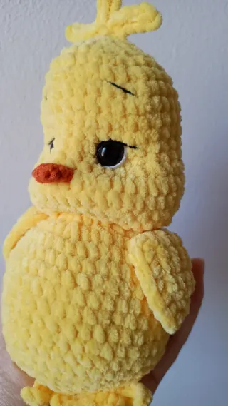 Pulcino amigurumi giallo fatto a mano