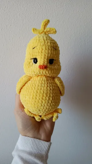 Pulcino amigurumi giallo fatto a mano
