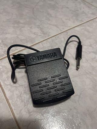 Tastierista Yamaha P-45 con accessori