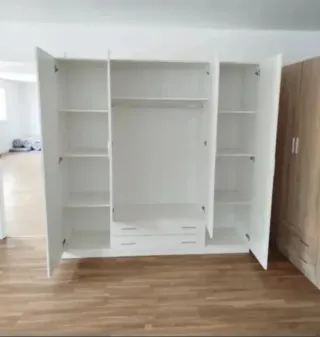 Nuovi armadi bianchi in legno