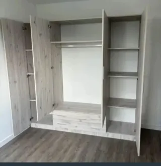 Nuovi armadi bianchi in legno