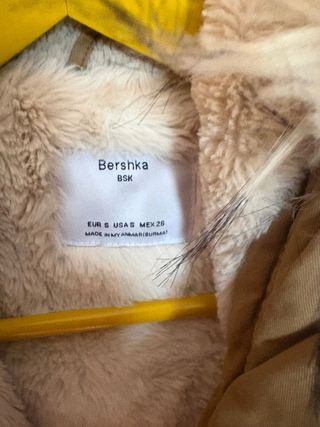 Cazadora Bershka capucha forrada Talla M