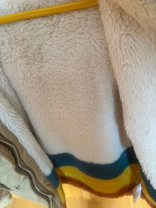 Cazadora Bershka capucha forrada Talla M