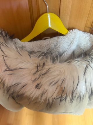 Cazadora Bershka capucha forrada Talla M