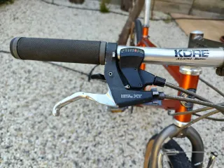 Bicicleta Kona Lava Dome 96