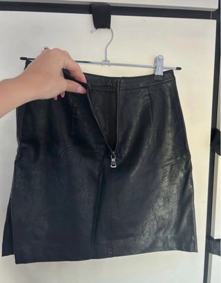 Falda cuero bordada con grulla y flores