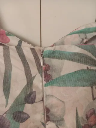 Vestido de tirantes con estampado tropical Cayro