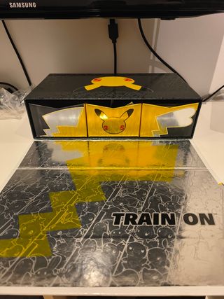 Caja Ultra Premium Collection Pokémon