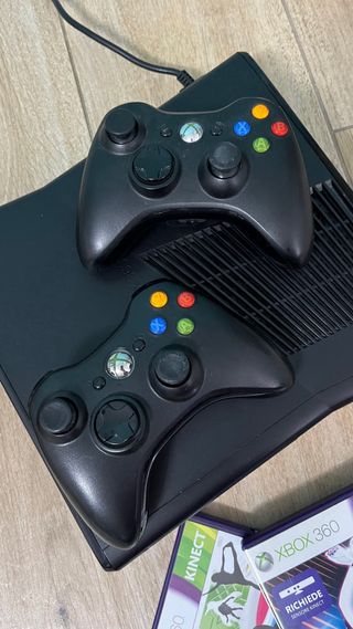 Xbox 360 + 2 controller + Kinect + Giochi