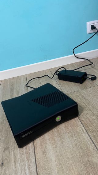 Xbox 360 + 2 controller + Kinect + Giochi