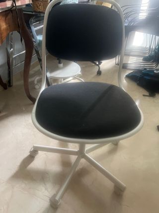 Silla de oficina Ikea negra y blanca