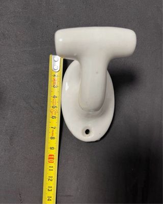 Colgador o percha de porcelana