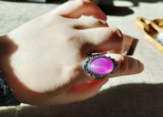Anillo vintage con piedra multicolor